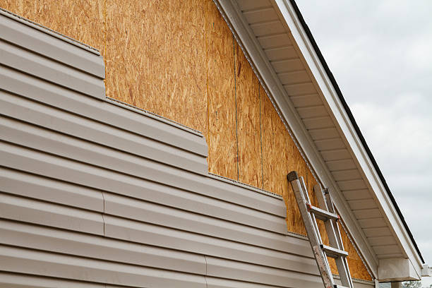 Professional Vinyl Siding technician working in Paradise, PA
